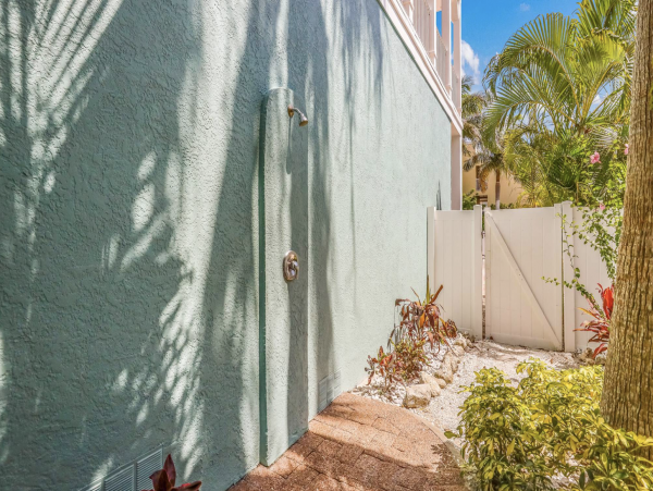 Expansive Beach Home - Casual Luxury - Steps to the Beach
